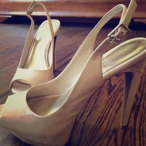 Jessica Simpson nude heels